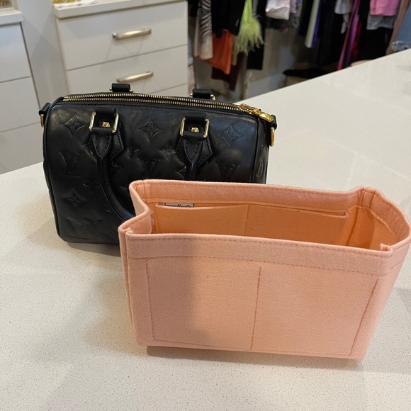 Lambskin Speedy 22 by Louis Vuitton **RARE AND AUTHENTIC** - Picture 12 of 17